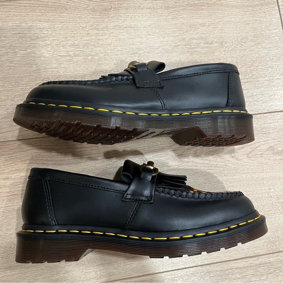 Dr. Martens Women’s Snaffle Loafer Black Leather Leopard Hair Size 8 - Picture 2 of 10
